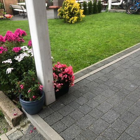 Pokoje Goscinne U Znajomej Ujście-Darłowskie Exteriör bild